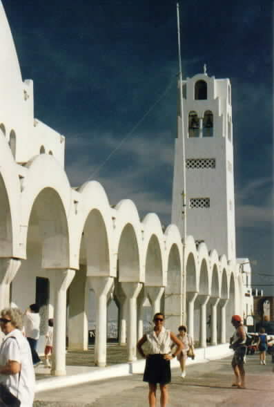 White Buildings & Blue Skies On Santorini!